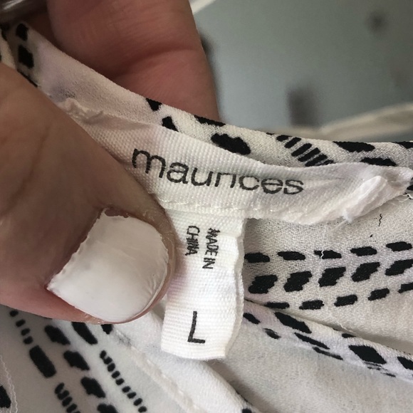 Maurice’s Sz. L Off-white top with black pattern - Picture 10 of 12